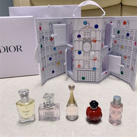 Le Mini 30 Montaigne Holiday Gift Set 2024 Edition .